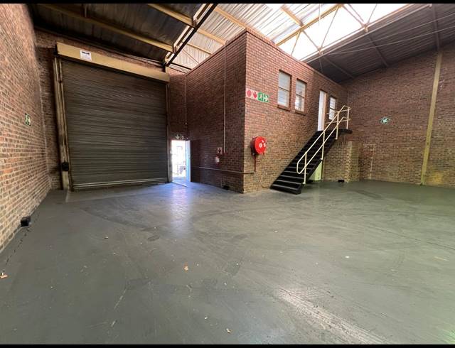 399M² WAREHOUSE TO LET IN STRIJDOMPARK